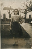 <b>Mulher com traje de campone[...]</b>